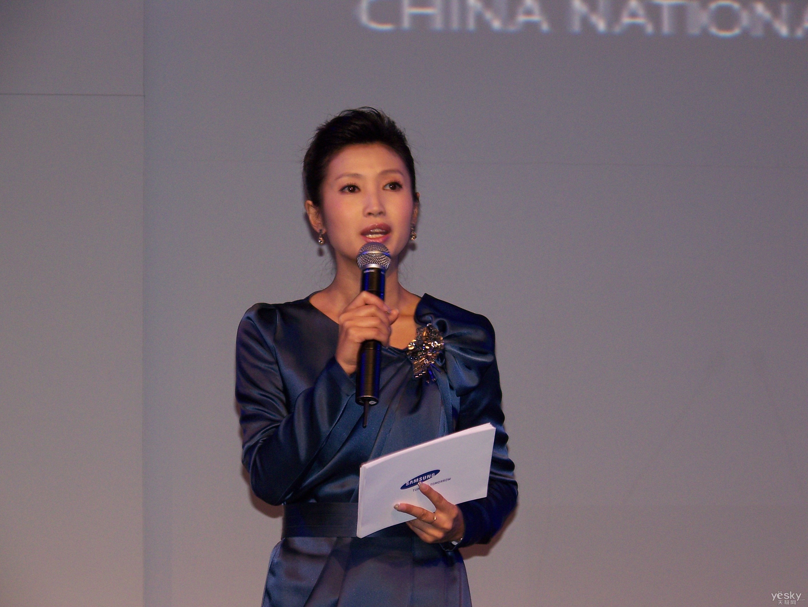 冯小刚春妮助阵 三星笔记本亮相中国论坛