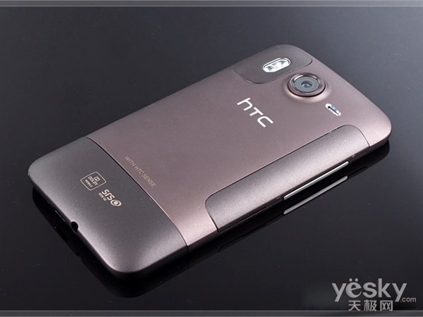 htc a9191采用全触屏直板设计,全金属的机身配合精湛的做工,具有