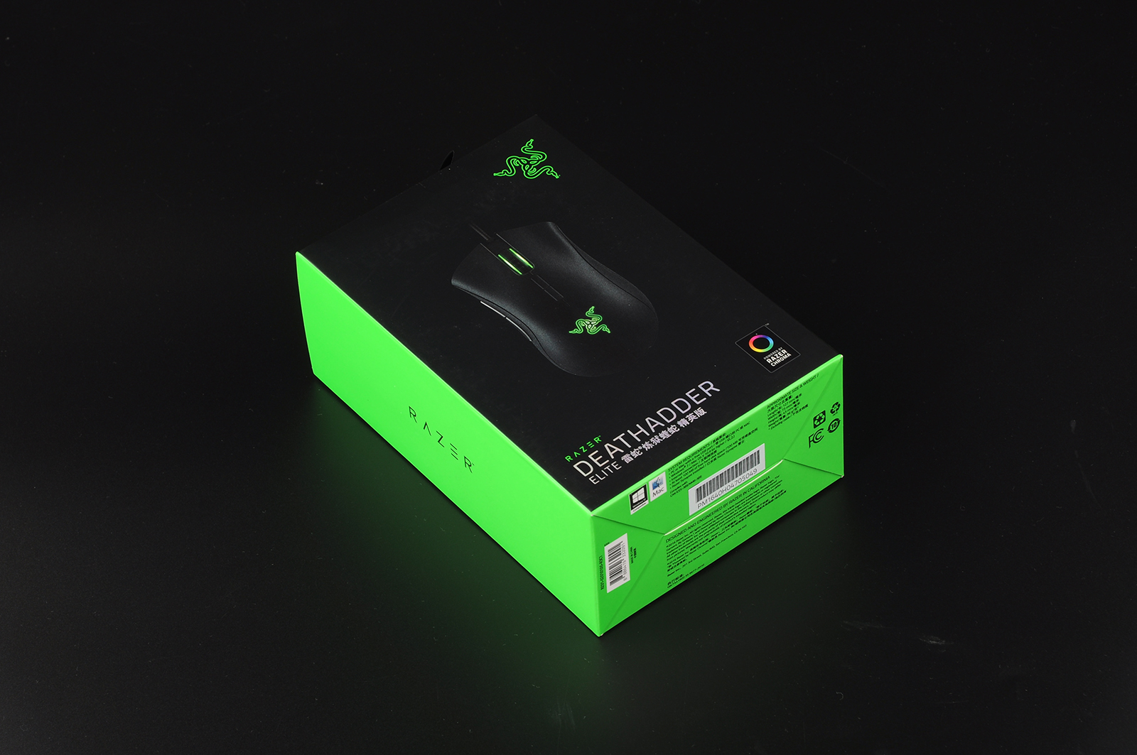 razer炼狱蝰蛇精英版鼠标在包装上采用雷蛇一贯的绿色和黑色配色