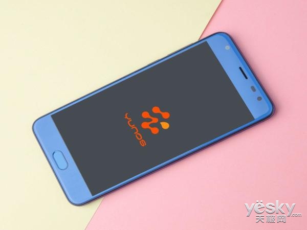 红辣椒6开卖:YunOS系统可支持8个微信分身