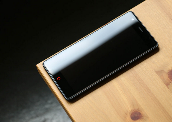 C罗代言努比亚Z17手机亮相 高颜值高性价比