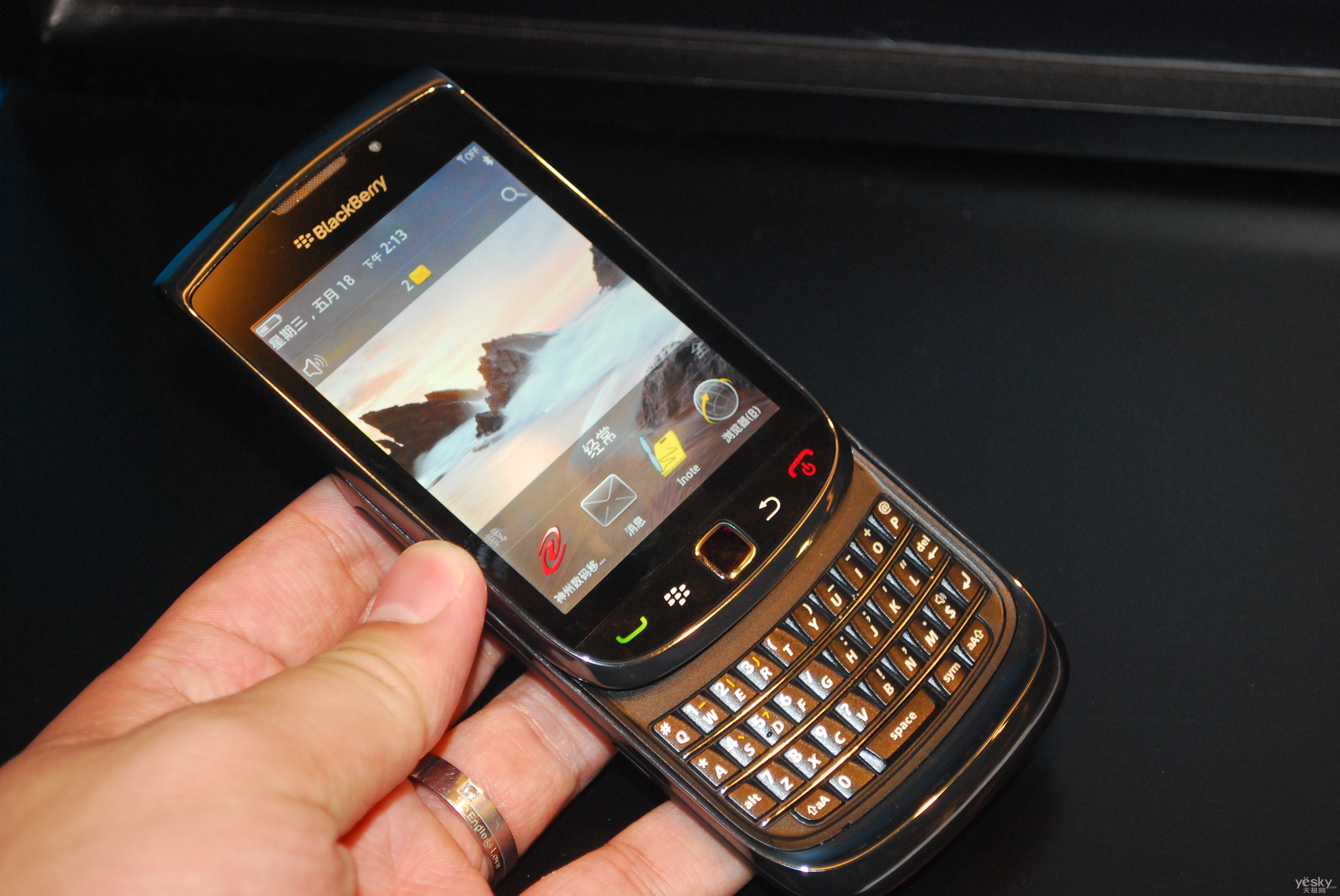 联通正式引入wcdma版黑莓手机 两款合约可选