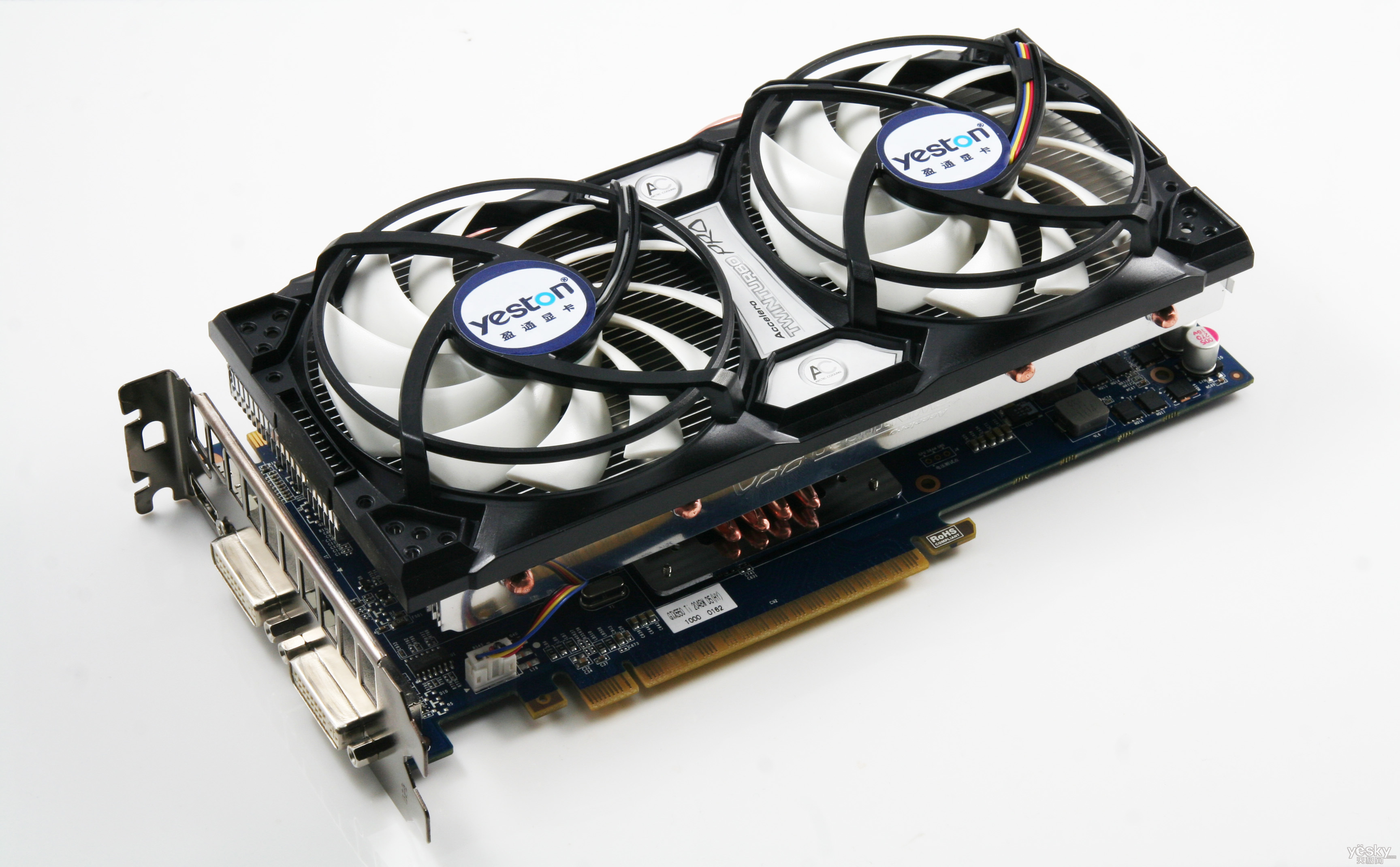 盈通游戏高手gtx550ti-2048gd5显卡外观