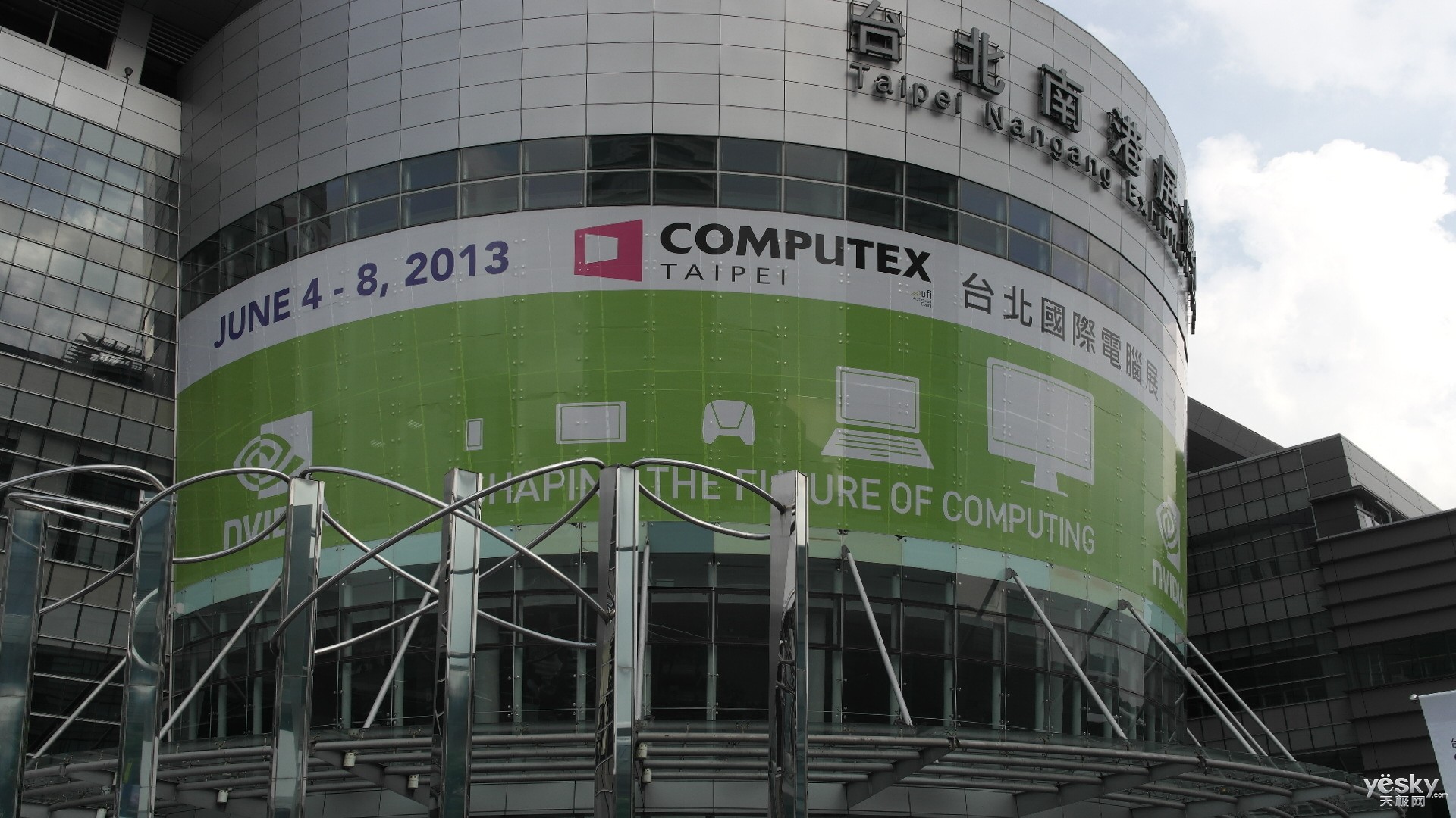 展会开始前,我们已经来到台北电脑展南港展馆,目前大多数展台