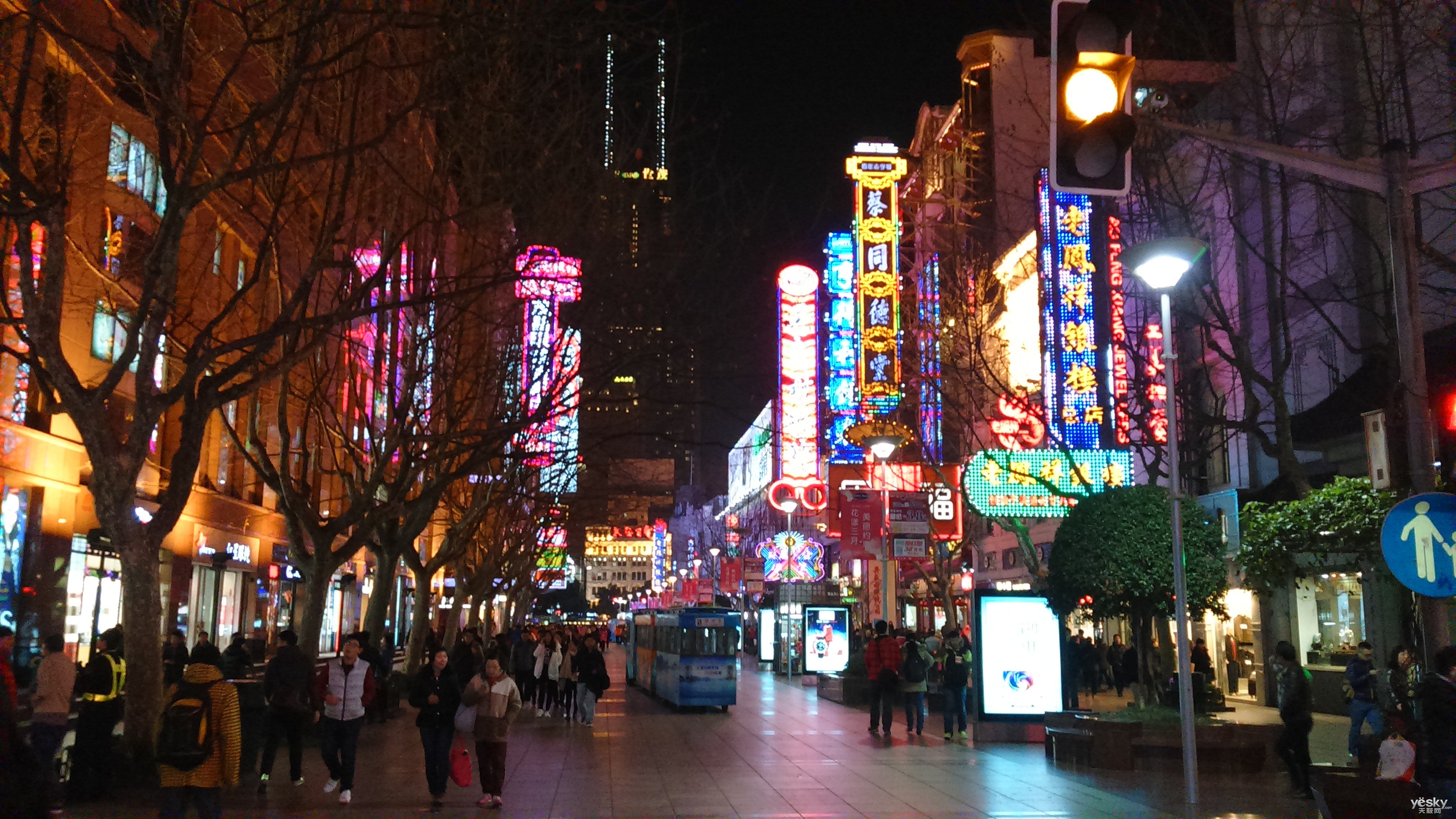 南京路步行街(夜景拍攝)